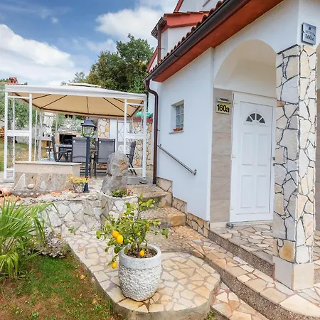 Apartman Beautiful In With Kitchen Barbariga